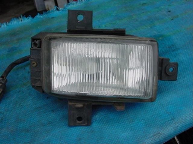 【中古】中古部品 オペル オメガ XF250W 右ﾌｫｸﾞﾗﾝﾌﾟ 【3340140100-000576402310850】
