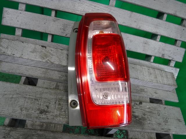 【中古】中古部品 タントエグゼ L455S 右ﾃｰﾙﾗﾝﾌﾟ 【3340140100-001539772715500】
