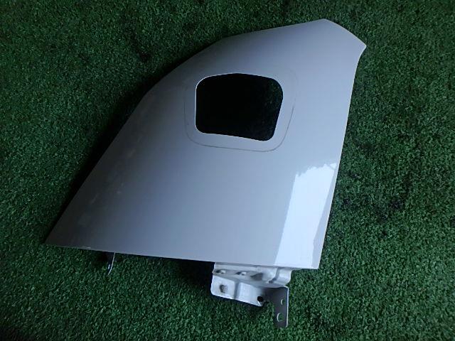 【中古】中古部品 NV350キャラバン VW6E26 左ﾌﾛﾝﾄﾌｪﾝﾀﾞｰ 【3330450100-220528000110700】