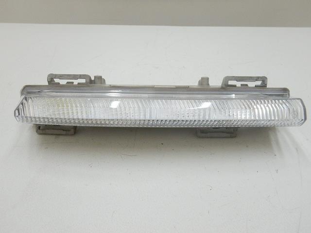 【中古】中古部品 ベンツ Eクラス 212024C 右ﾌｫｸﾞﾗﾝﾌﾟ 【3310070100-000090735810850】