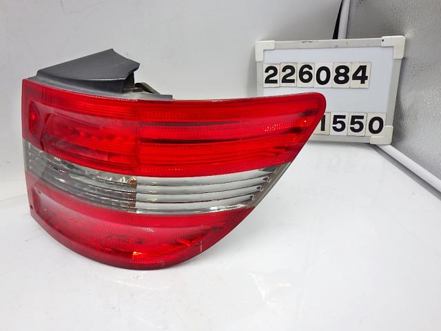 【中古】中古部品 ベンツ Bクラス 245233 右ﾃｰﾙﾗﾝﾌﾟ 【3330890100-000022608415500】