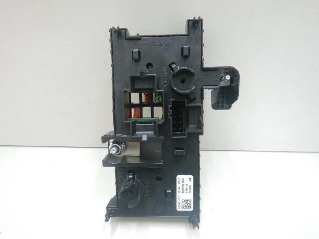 【中古】中古部品ベンツCクラス205042Cヒューズボックス【3310070100-000090732067800】