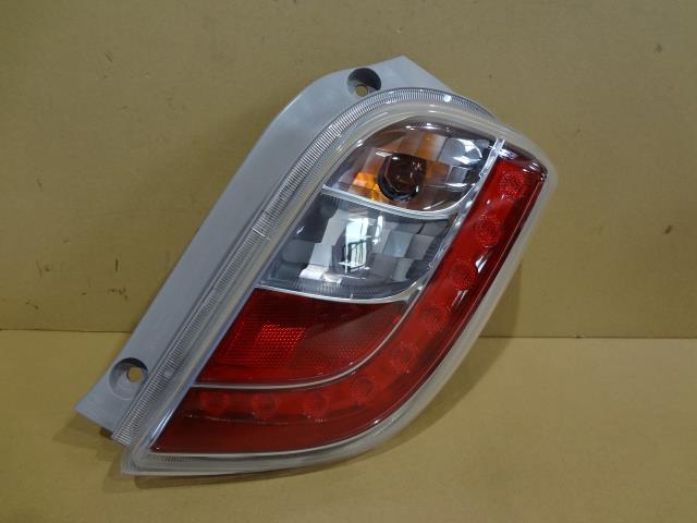 【中古】中古部品 ミライース LA310S 右ﾃｰﾙﾗﾝﾌﾟ 【3330460100-000001529815500】