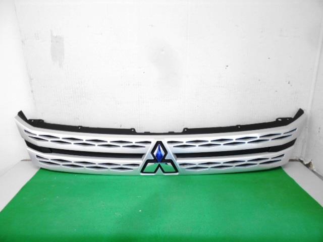 【中古】中古部品 デリカD5 CV1W ラジエータグリル 【3380050000-000033101010400】