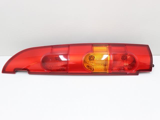 ルノートゥインゴAHH4B後期型テールランプ右 ルノー 純正 トゥインゴ 《 AHH4B 》 右テールランプ P80400