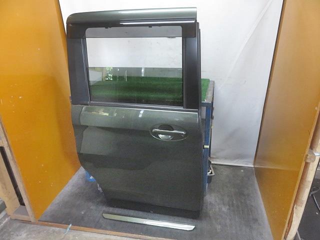 【中古】中古部品 スペーシア MK32S 右ﾘｱﾄﾞｱ 【3330380100-000034022913300】