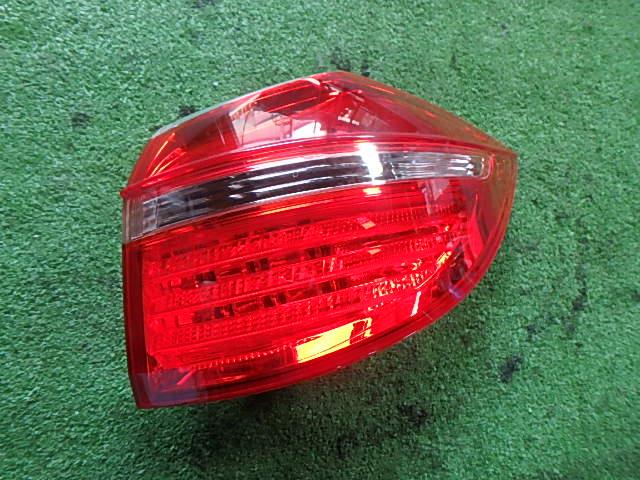 【中古】中古部品 エリシオン RR6 右テールランプ 【3330450100-220628000115500】