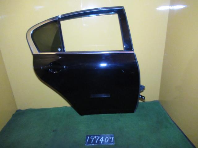【中古】中古部品 スカイライン V36 右ﾘｱﾄﾞｱ 【3310120100-220623000413300】