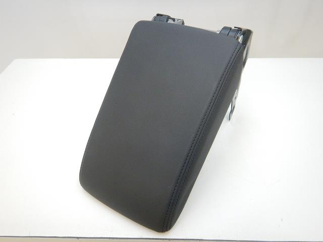 【中古】中古部品 VW パサート 3CDPC ｺﾝｿｰﾙﾎﾞｯｸｽ 【3310070100-000090736777101】