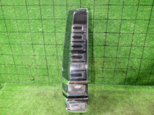 【中古】中古部品 ヴォクシー ZRR85G 左ﾃｰﾙﾗﾝﾌﾟ 【3330420100-220627000115600】