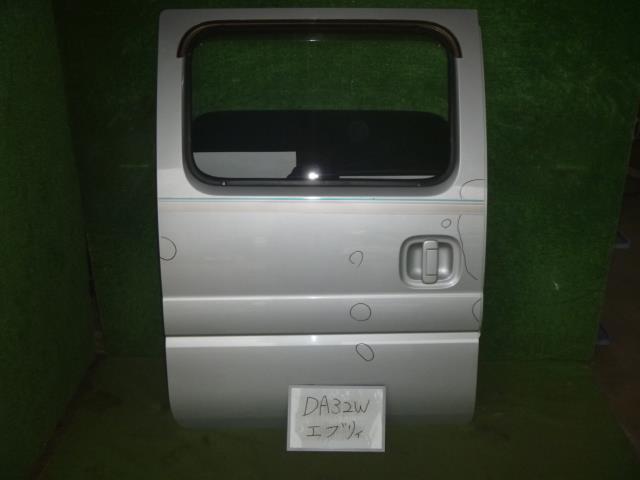【中古】中古部品 エブリィプラス DA32W 左ﾘｱﾄﾞｱ 【3330370100-000223018013400】