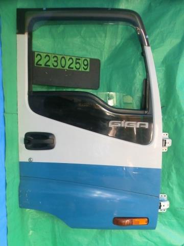 【中古】中古部品 いすゞ大型車 EXD52D3 右フロントドア 【3310040100-000223025913100】|e-cleマート