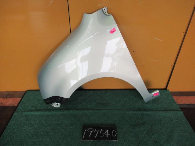 【中古】中古部品 ムーヴラテ L550S 左ﾌﾛﾝﾄﾌｪﾝﾀﾞｰ 【3310120100-220623000210700】