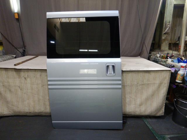 【中古】中古部品 Ｎ－ＶＡＮ JJ2 右ﾘｱﾄﾞｱ 【3330810100-220726000113300】