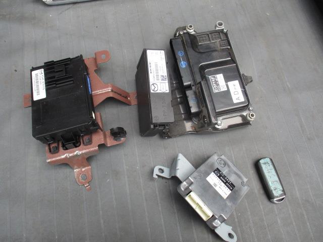 【中古】中古部品 アテンザ GJ5FP ｴﾝｼﾞﾝｺﾝﾋﾟｭｰﾀｰ 【3310190100-000223019263100】
