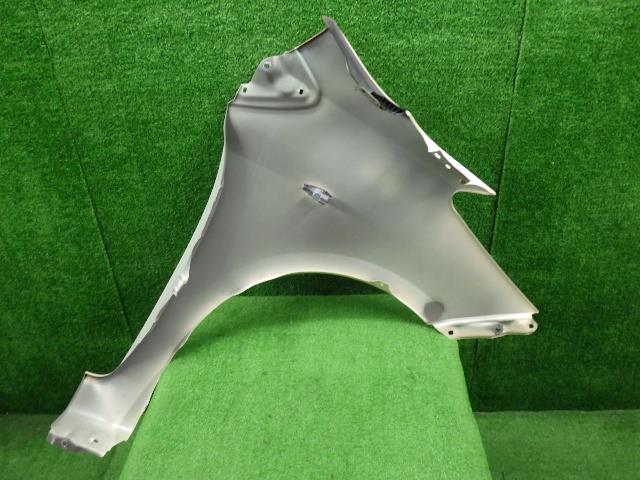 【中古】中古部品ヴィッツSCP90左フロントフェンダー【3330250100-000000815710700】