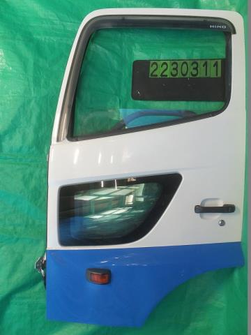 【中古】中古部品 日野大型車 SH1ALXG 左ﾌﾛﾝﾄﾄﾞｱ 【3310040100-000223031113200】｜e-cleマート