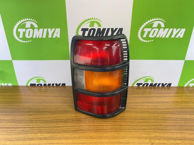 【中古】中古部品 パジェロ V46WG 右ﾃｰﾙﾗﾝﾌﾟ 【3330440100-220806000115500】