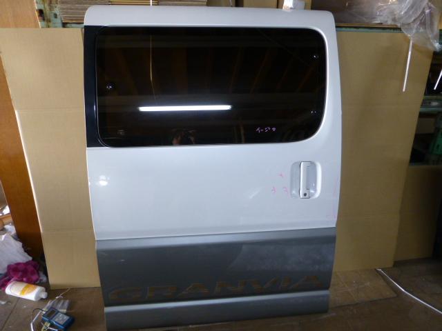 【中古】中古部品 グランビア VCH10W 右ﾘｱﾄﾞｱ 【3310410000-001051808113300】