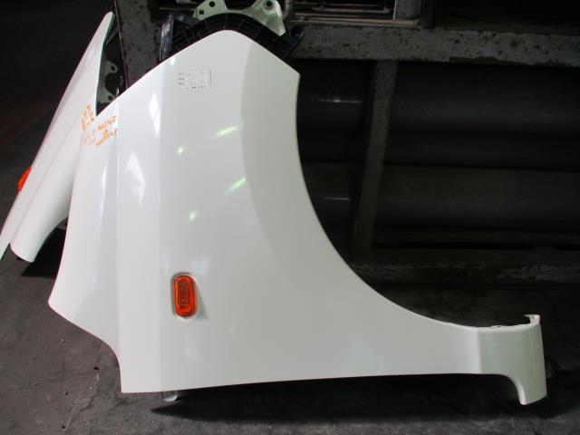 【中古】中古部品 ライフ JC1 右ﾌﾛﾝﾄﾌｪﾝﾀﾞｰ 【3310160100-000004154510600】