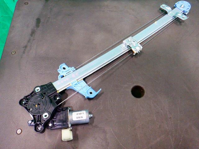中古部品 スイフト ZC83S 右フロントドアレギュレータ・モーター