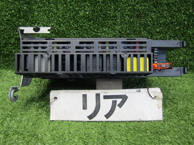 【中古】中古部品 ベンツ CLSクラス 219372 ﾋｭｰｽﾞﾎﾞｯｸｽ 【3330200100-210755000067801】