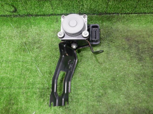【中古】中古部品 アルト HA24S ABSｱｸﾁｭｴｰﾀｰ 【3330420100-220809000442500】