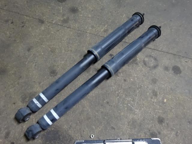 【中古】中古部品 ヴィッツ NSP130 右ﾘｱｼｮｯｸｱﾌﾞｿｰﾊﾞｰ 【3310410000-001454226650700】