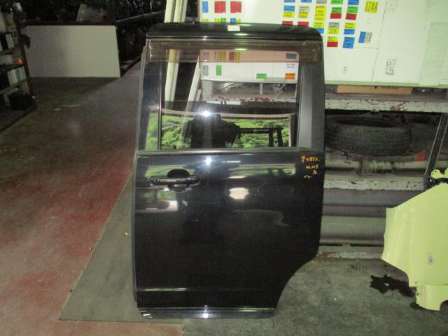 【中古】中古部品 ルークス ML21S 左ﾘｱﾄﾞｱ 【3310160100-000004183213400】