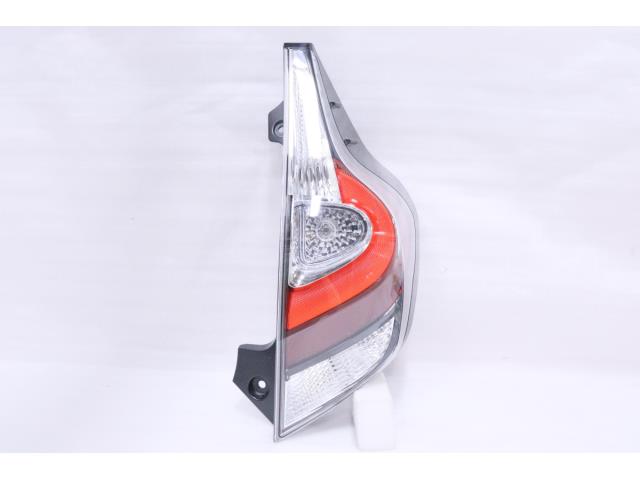 【中古】中古部品 アクア NHP10 右ﾃｰﾙﾗﾝﾌﾟ 【3260520000-001687360815500】