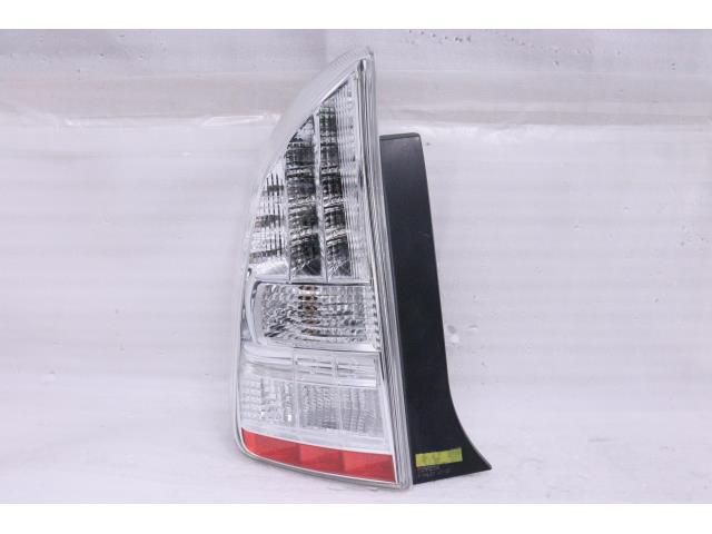 【中古】中古部品 プリウス ZVW30 左ﾃｰﾙﾗﾝﾌﾟ 【3260520000-001651127015600】