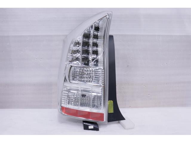 【中古】中古部品 プリウス ZVW30 左ﾃｰﾙﾗﾝﾌﾟ 【3260520000-001606649815600】
