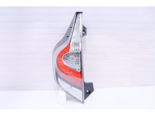 【中古】中古部品 アクア NHP10 左ﾃｰﾙﾗﾝﾌﾟ 【3260520000-001625244315600】