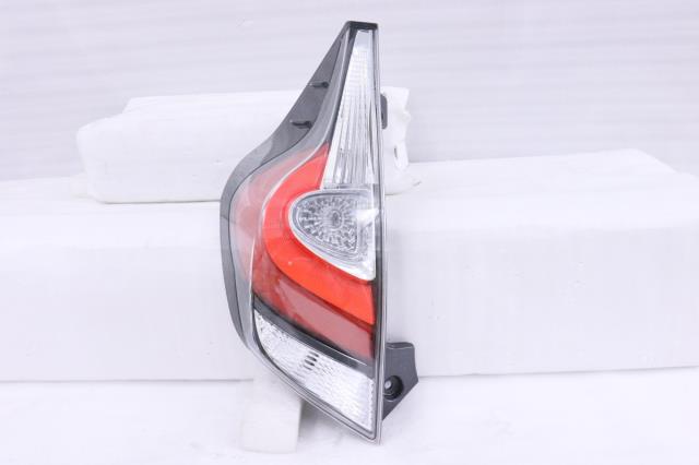 【中古】中古部品 アクア NHP10 左ﾃｰﾙﾗﾝﾌﾟ 【3260520000-220405500415600】