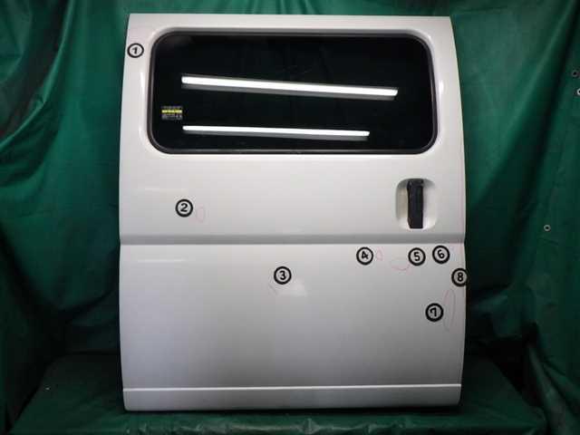 【中古】中古部品 キャラバン VPE25 右ﾘｱﾄﾞｱ 【3330990500-220427003413300】
