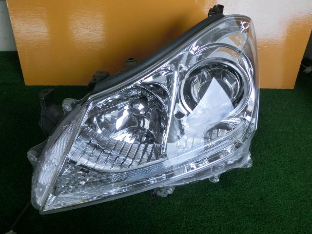 【中古】中古部品 クラウンマジェスタ URS206 左ﾍｯﾄﾞﾗﾝﾌﾟ 【3500220000-001293819910900】