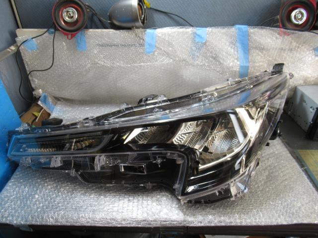 【中古】中古部品 カローラスポーツ ZWE211H 左ヘッドランプ 【3500220000-001718953310900】