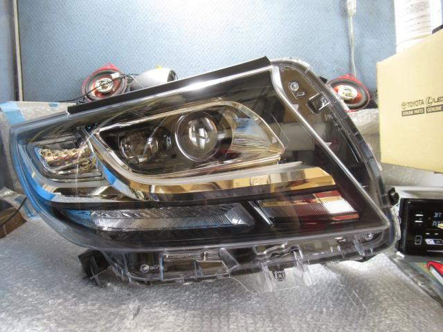 【中古】中古部品 アルファード AGH30W 右ﾍｯﾄﾞﾗﾝﾌﾟ 【3500220000-220713500310800】