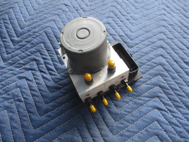 【中古】中古部品 アウディ A4 8EALT ABSｱｸﾁｭｴｰﾀｰ 【3540020100-000004081342500】