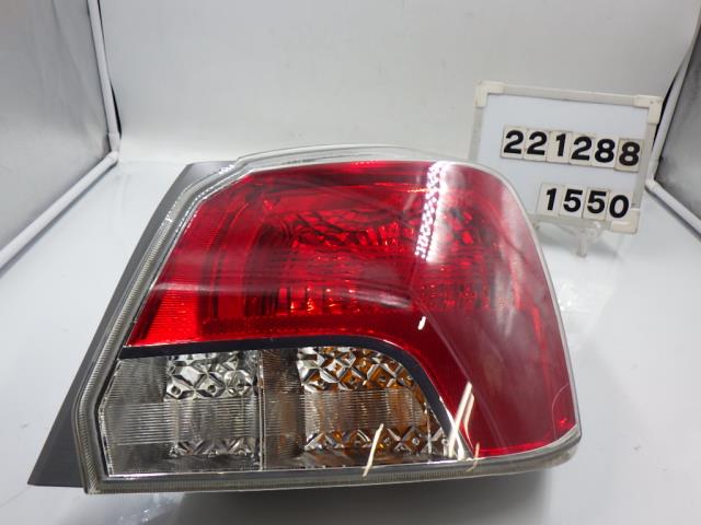 【中古】中古部品 インプレッサ GJ7 右ﾃｰﾙﾗﾝﾌﾟ 【3330890100-000022128815500】