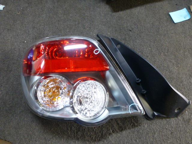 【中古】中古部品 インプレッサ GG2 左ﾃｰﾙﾗﾝﾌﾟ 【3310410000-001115259215600】