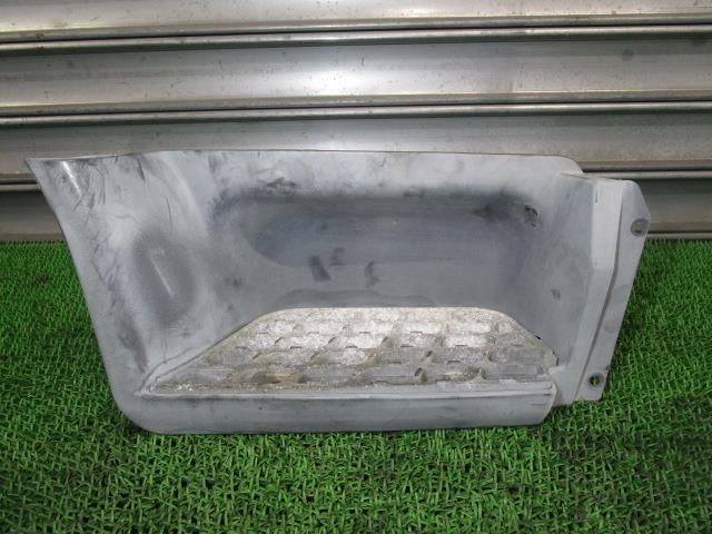 【中古】中古部品 キャンター FA510B 右ｻｲﾄﾞｽﾃｯﾌﾟ 【3330540100-220922001013700】