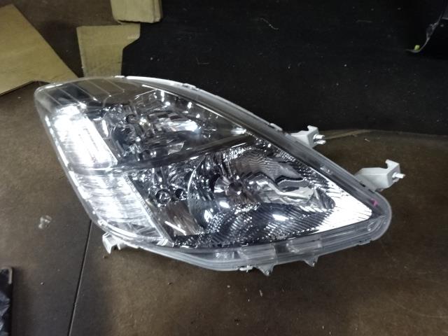 【中古】中古部品 アイシス ANM10W 右ﾍｯﾄﾞﾗﾝﾌﾟ 【3310410000-001510806110800】