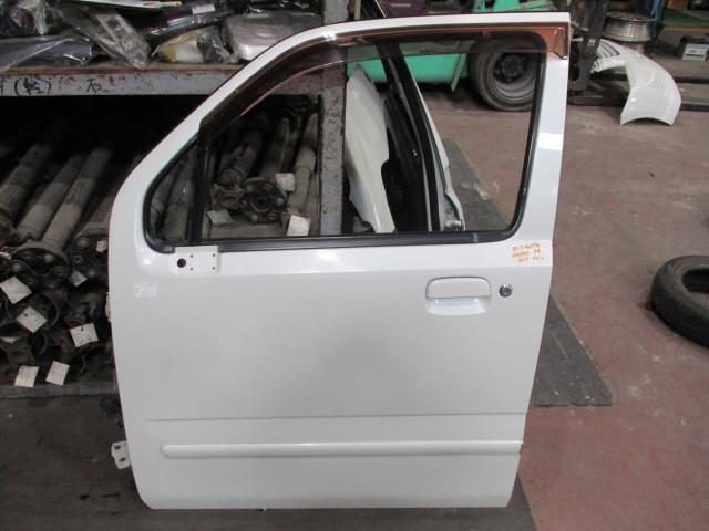 【中古】中古部品 ワゴンＲソリオ MA34S 左ﾌﾛﾝﾄﾄﾞｱ 【3310160100-000004199613200】｜e-cleマート 19,192円