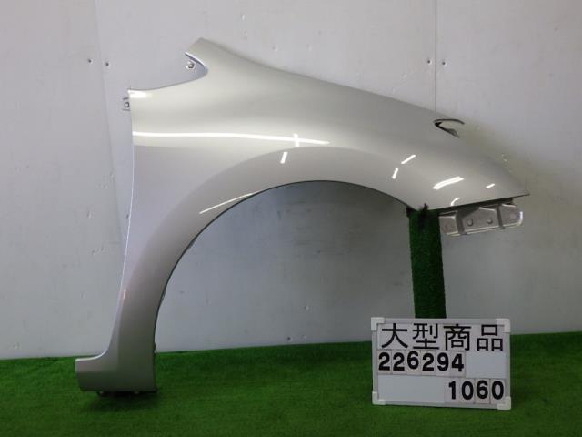 【中古】中古部品 ブレイド AZE154H 右ﾌﾛﾝﾄﾌｪﾝﾀﾞｰ 【3330890100-000022629410600】