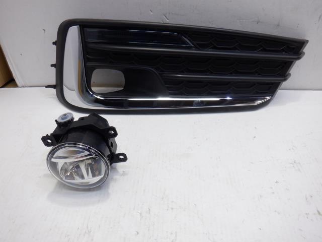 【中古】中古部品 インプレッサ GK3 右ﾌｫｸﾞﾗﾝﾌﾟ 【3310250100-000223007610850】