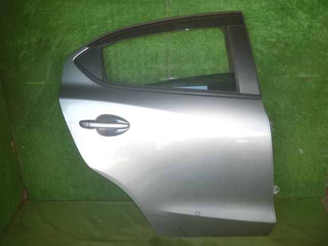 【中古】中古部品 デミオ DJ5FS 右ﾘｱﾄﾞｱ 【3330370100-000223033413300】