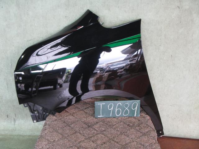 【中古】中古部品 ヴォクシー ZRR70G 左ﾌﾛﾝﾄﾌｪﾝﾀﾞｰ 【3310120100-001561037610700】