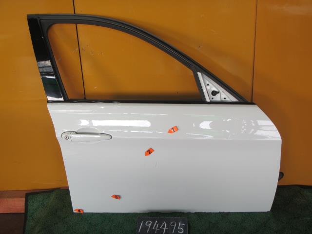 【中古】中古部品 BMW 3シリーズ VR20 右ﾌﾛﾝﾄﾄﾞｱ 【3310120100-001672319613100】