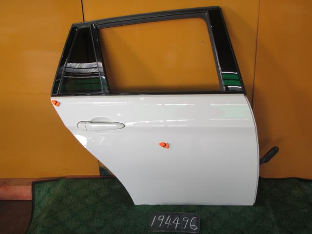 【中古】中古部品 BMW 3シリーズ VR20 右ﾘｱﾄﾞｱ 【3310120100-001672319713300】